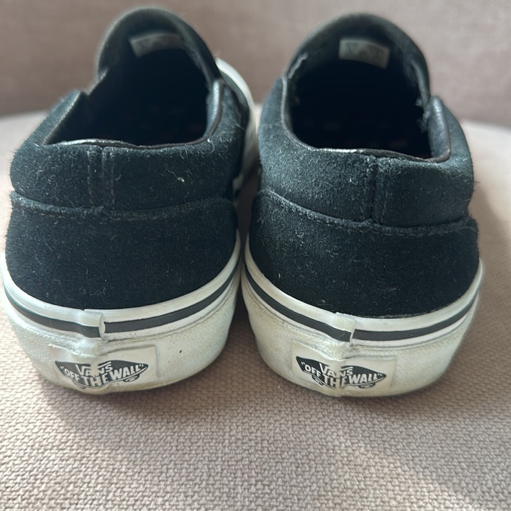 Black & White Van’s Classic Slip-on Sneakers with Graphic - Picture 4 of 7